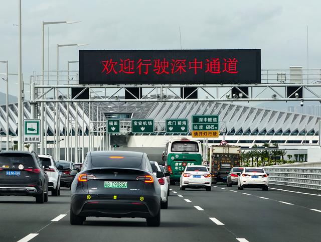 深中通道正式通车 首小时车流量超过7000车次