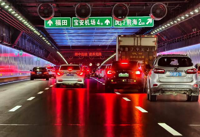 深中通道正式通车 首小时车流量超过7000车次