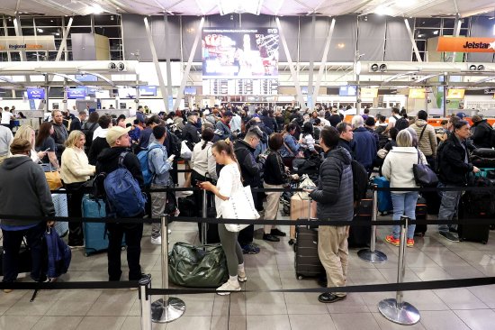 航空公司开始慢慢复飞 此前技术故障导致全球航空出行陷入混乱